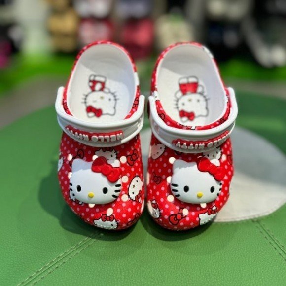 크록스 헬로 키티 클래식 클로그 키즈 90H 210576